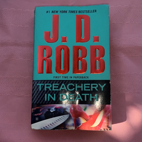 TREACHERY IN DEATH By J D Robb Paperback 372 Pages EUC - Picture 4 of 7